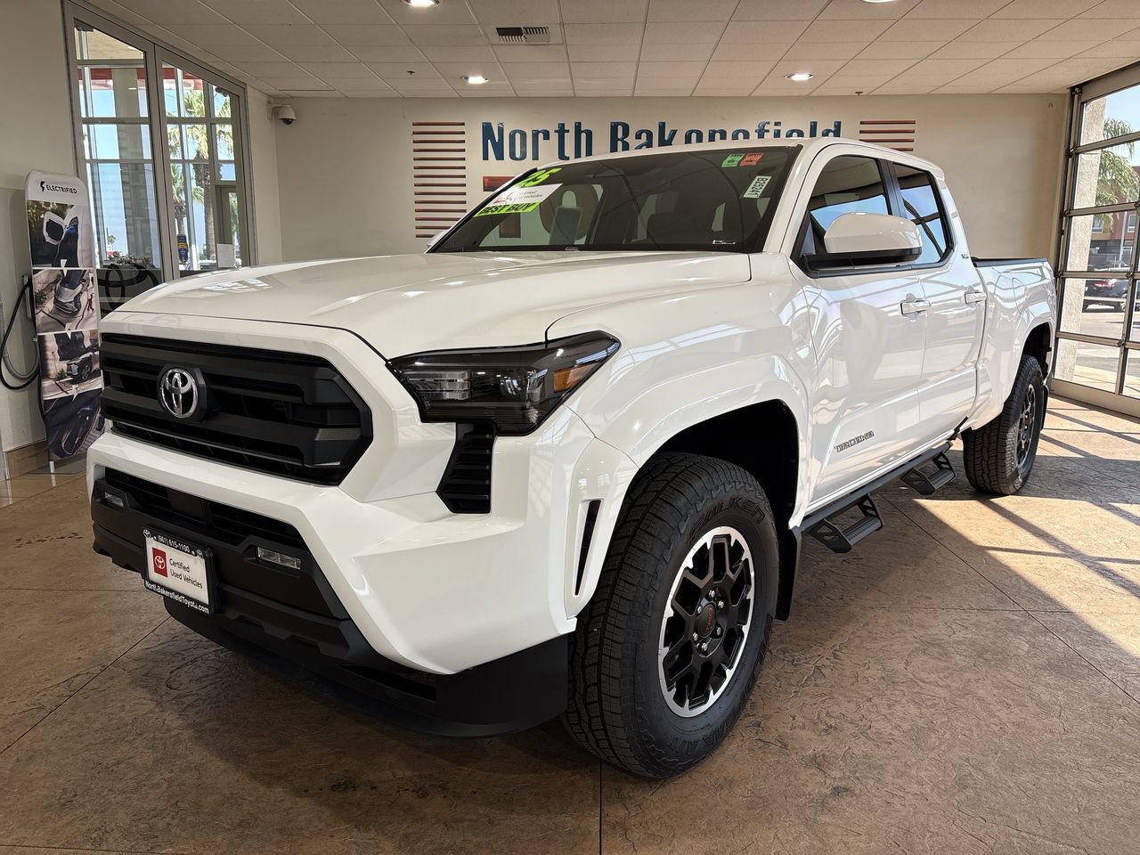 Certified 2025 Toyota Tacoma SR5 AWD/4WD image 6