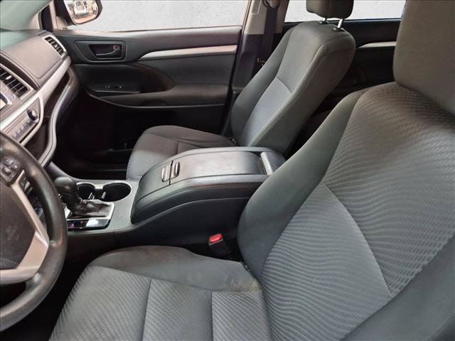 Used 2019 Toyota Highlander LE FWD image 15