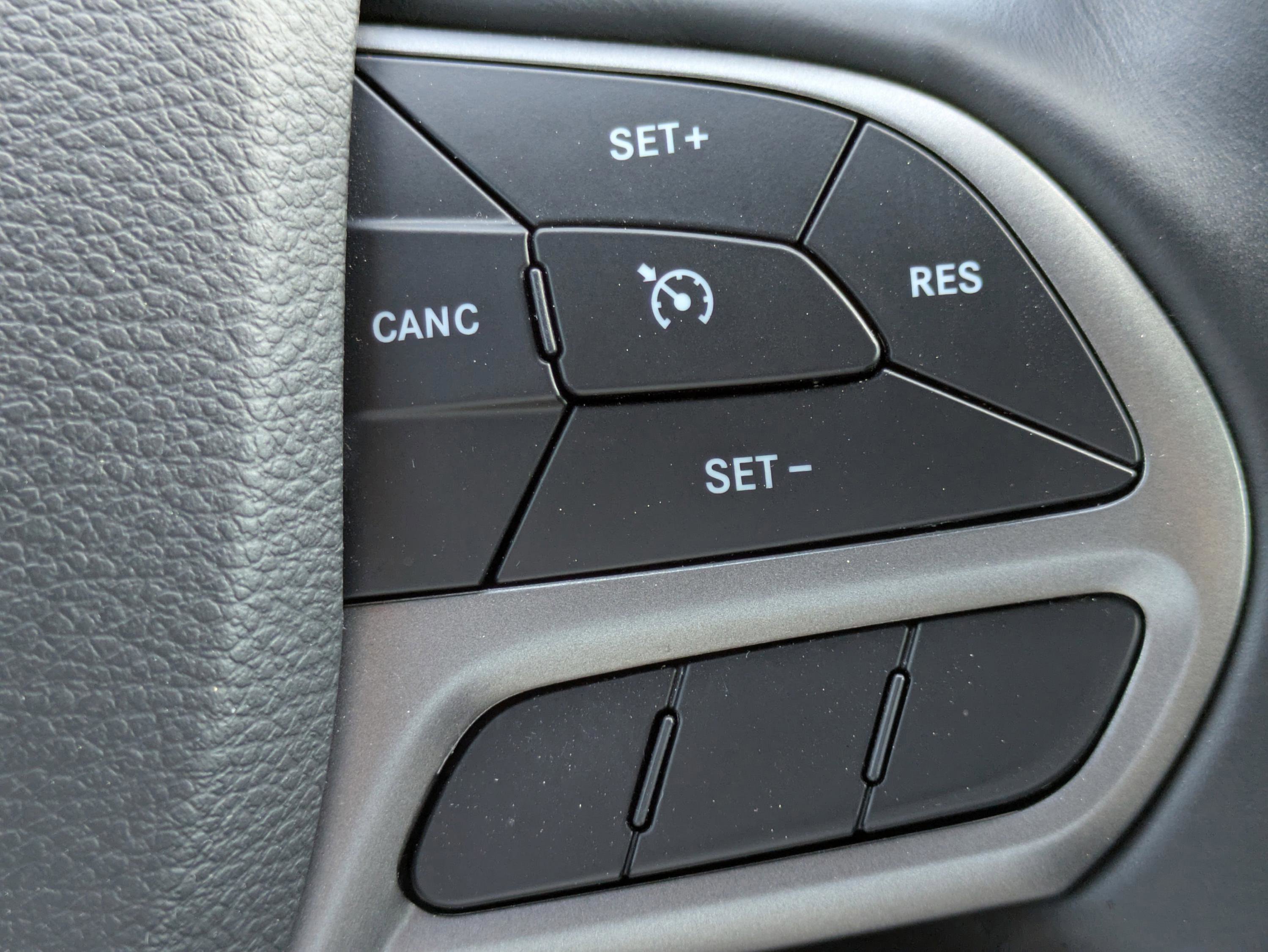 Used 2019 Jeep Cherokee Latitude Plus w/ Comfort/Convenience Group image 16