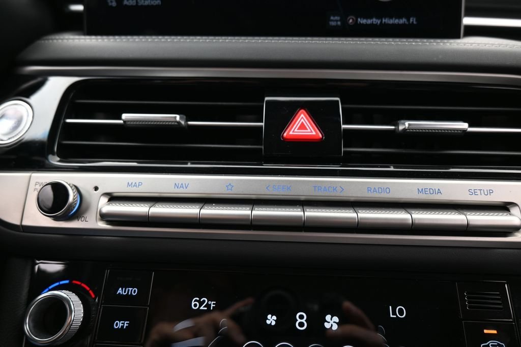 Used 2025 Genesis G70 2.5T RWD image 25