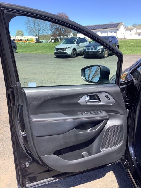 Used 2023 Chrysler Pacifica Touring-L w/ S Appearance Package AWD/4WD image 14