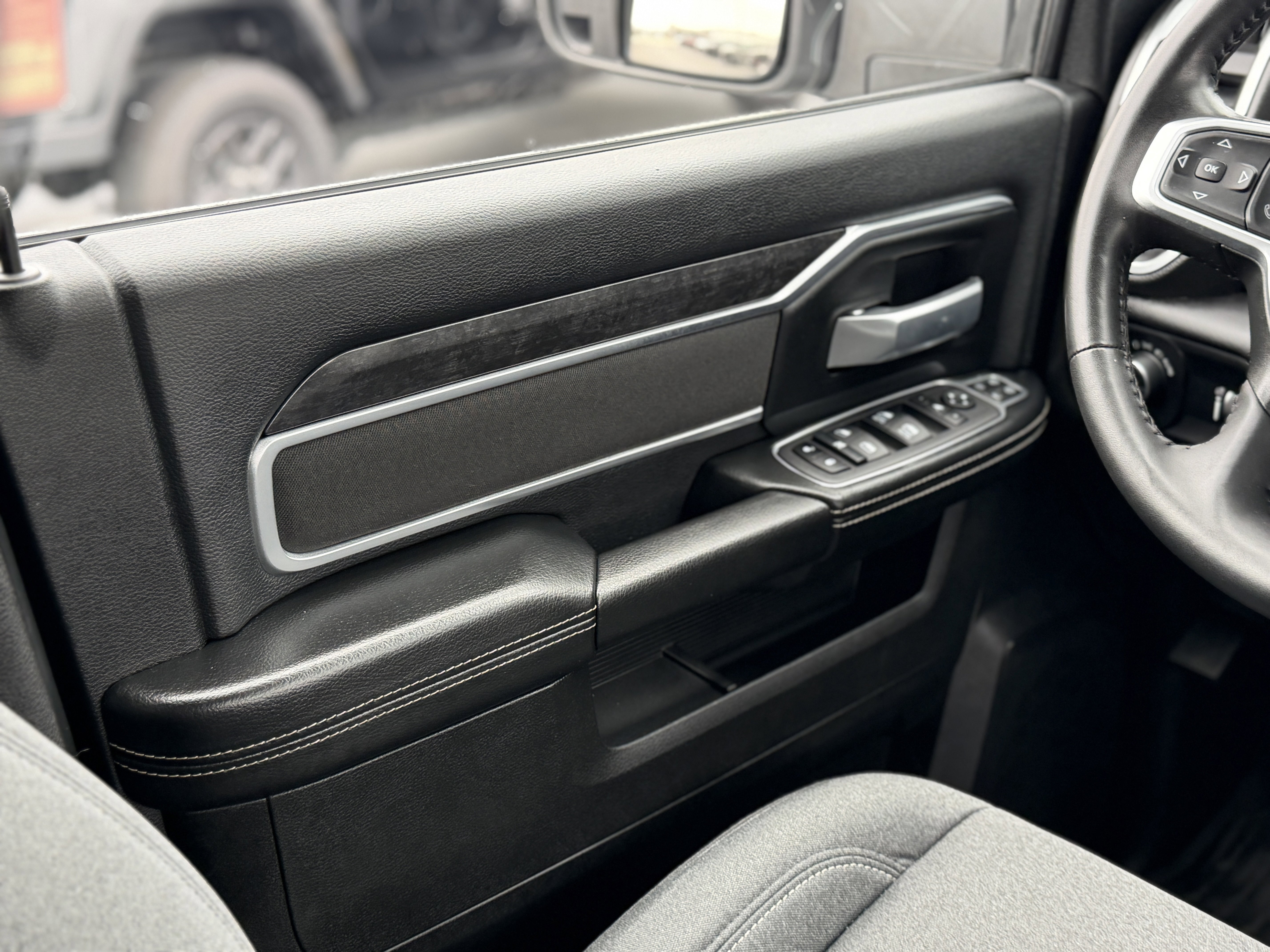 Used 2024 RAM 2500 Big Horn w/ Sport Appearance Package image 17