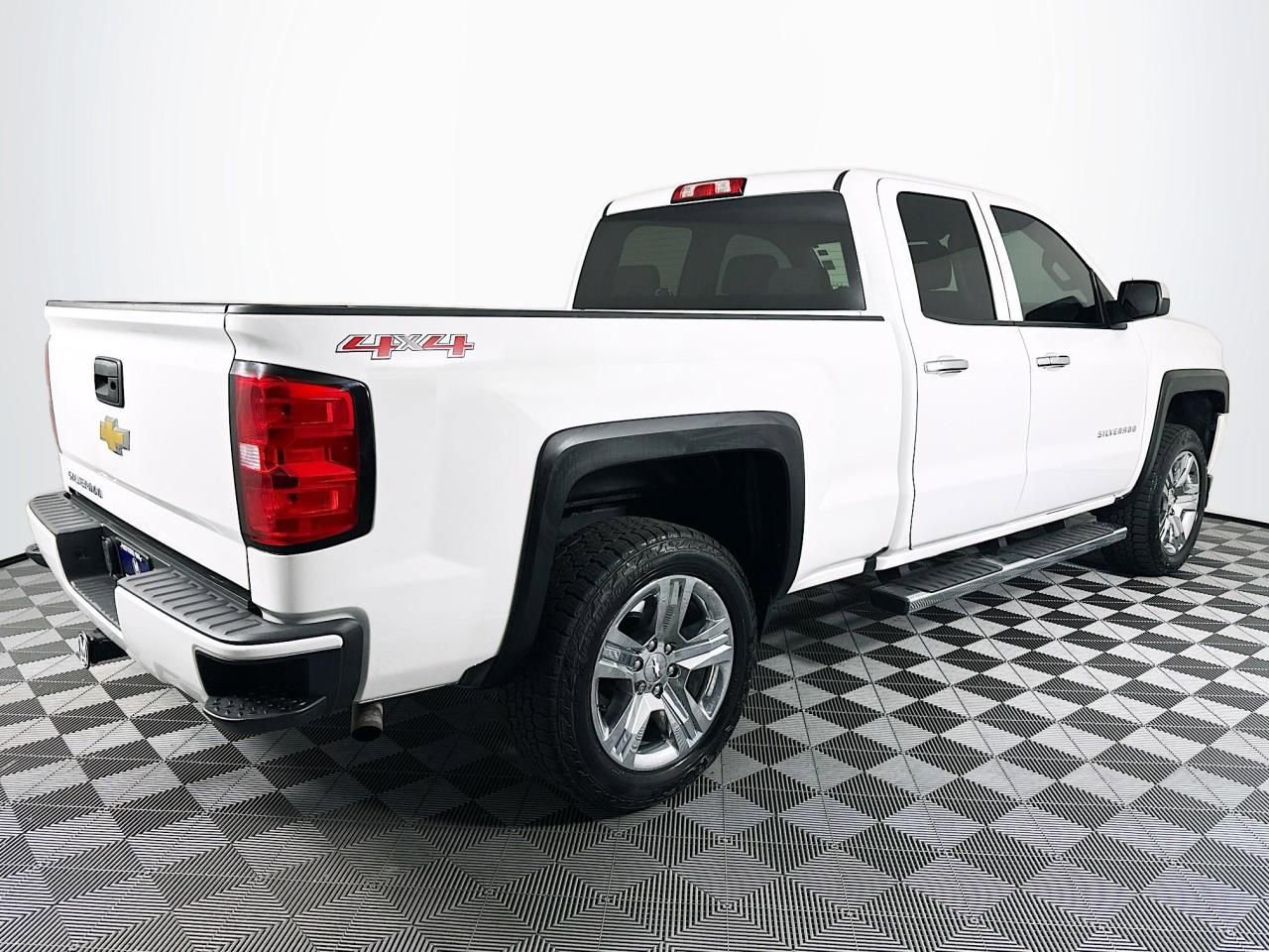 Used 2017 Chevrolet Silverado 1500 Custom w/ Custom Convenience Package AWD/4WD image 24
