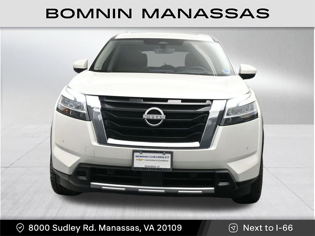 Used 2024 Nissan Pathfinder Platinum image 8