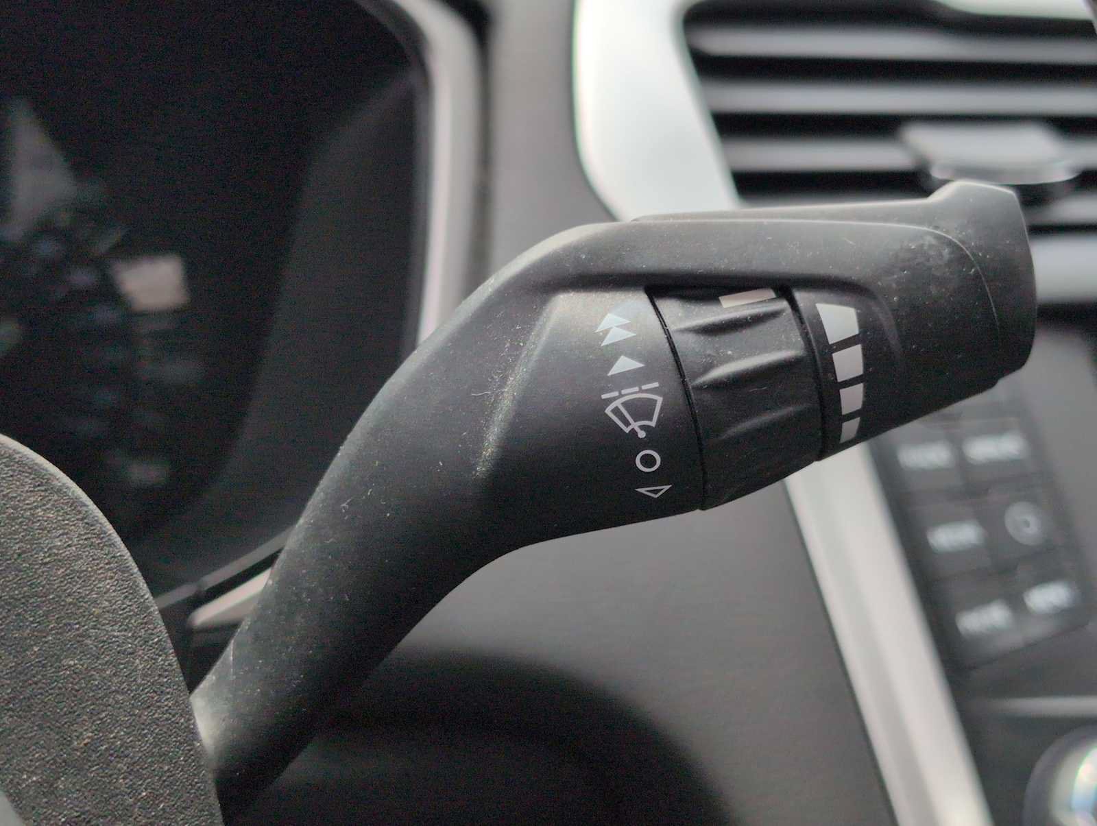 Used 2013 Ford Fusion SE FWD image 25
