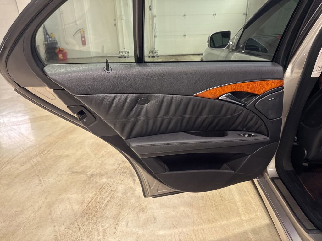 Used 2007 Mercedes-Benz E 550 Sedan image 34
