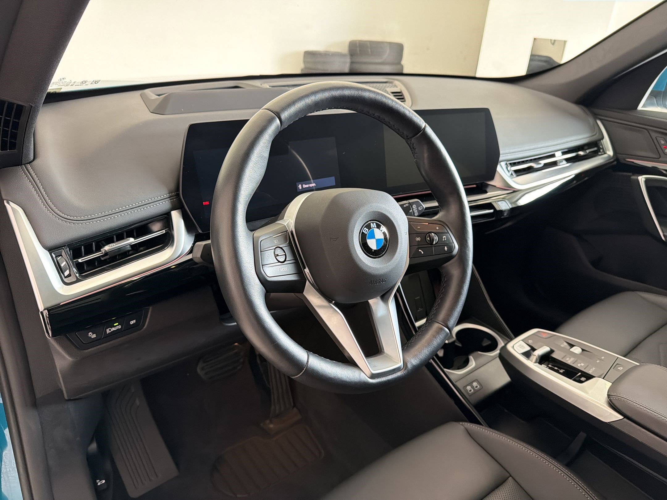 Used 2025 BMW X1 xDrive28i w/ Technology Package image 4