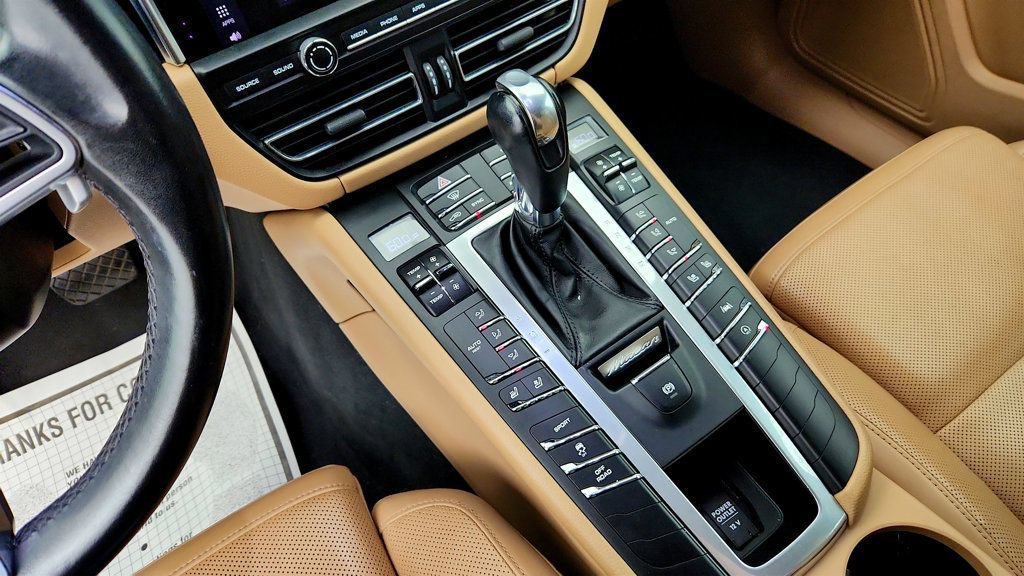 Used 2020 Porsche Macan w/ Premium Package Plus AWD/4WD image 15