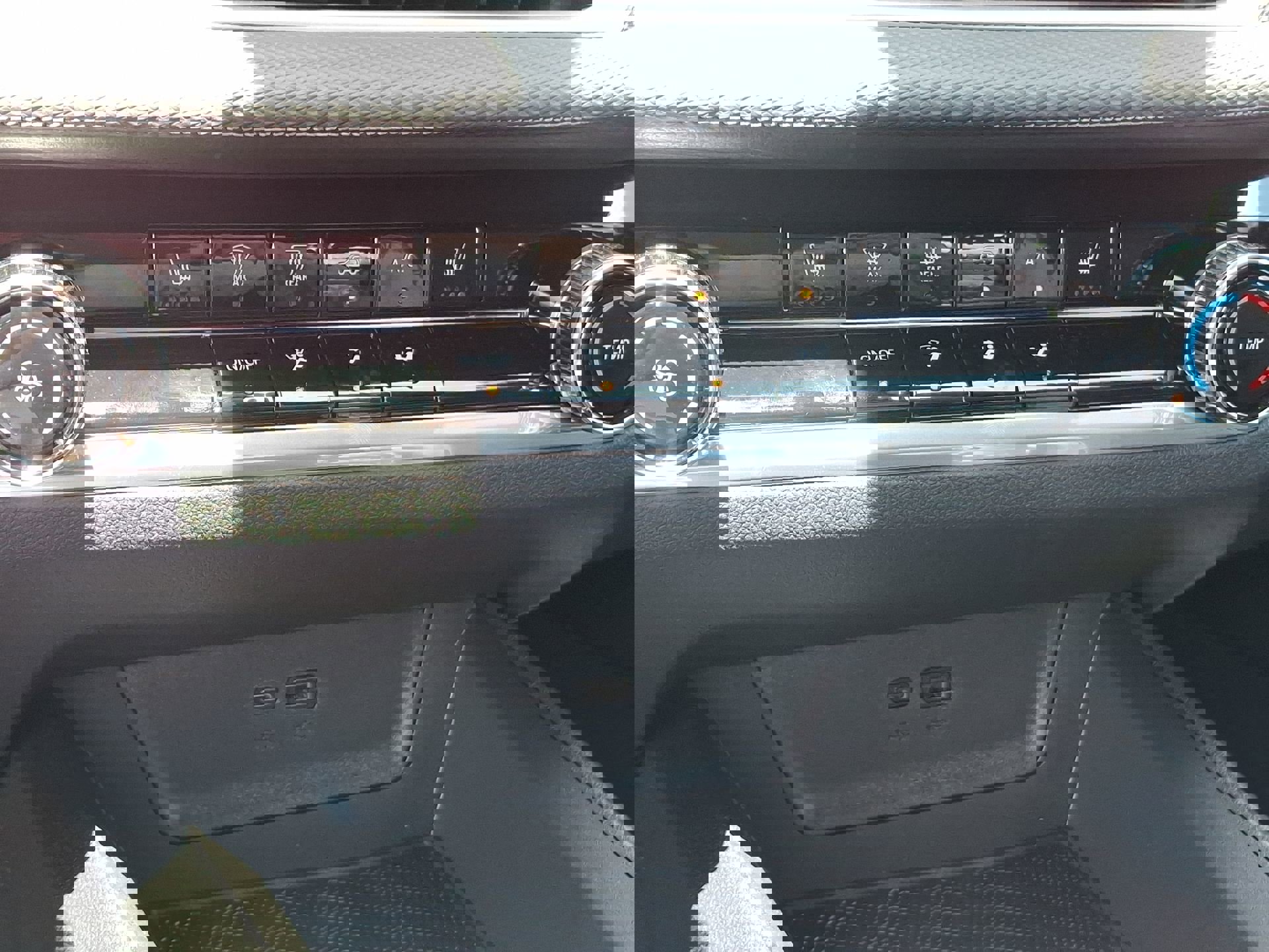 New 2026 Chevrolet Equinox LT image 24