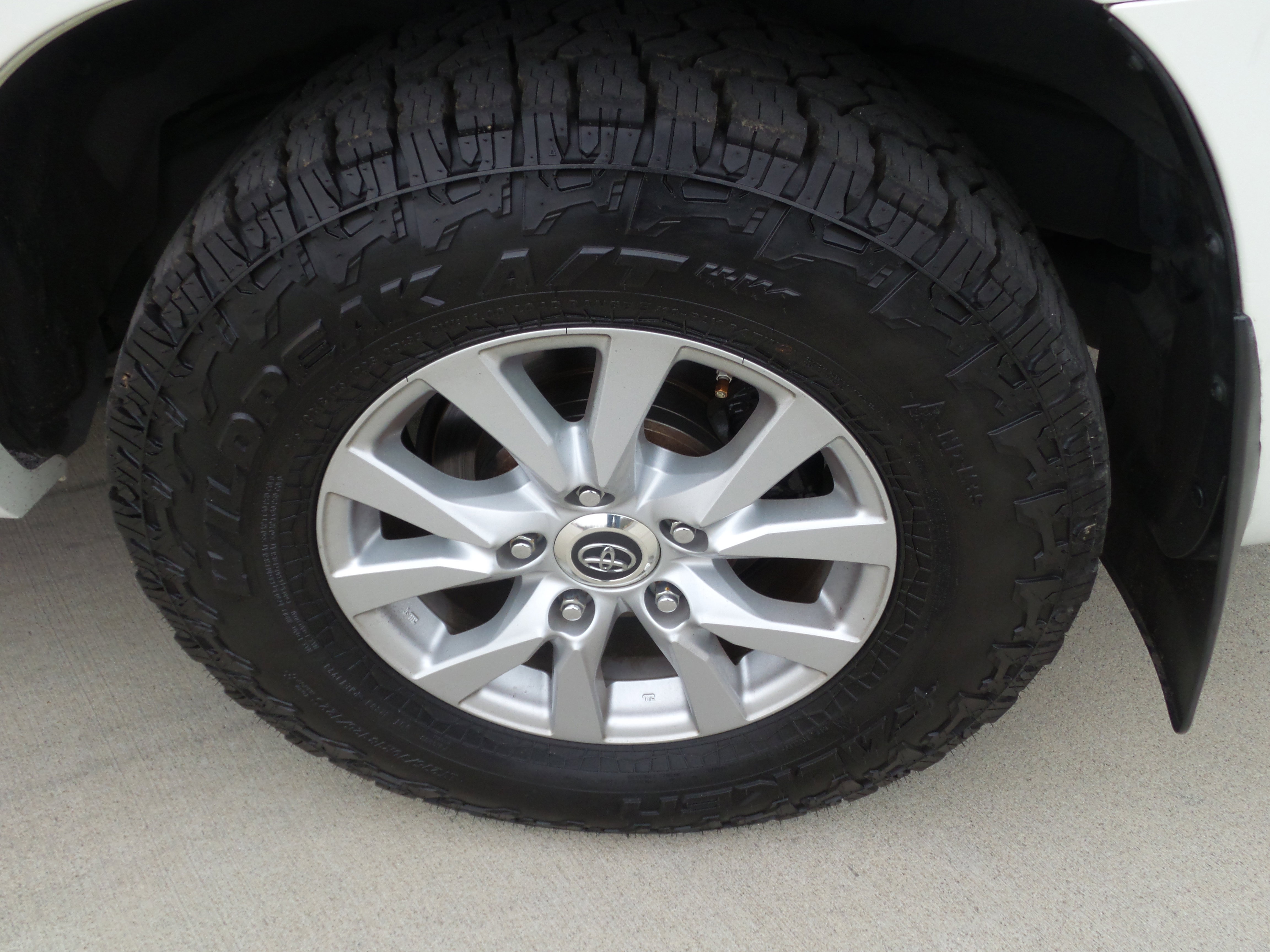 Used 2013 Toyota Land Cruiser image 9