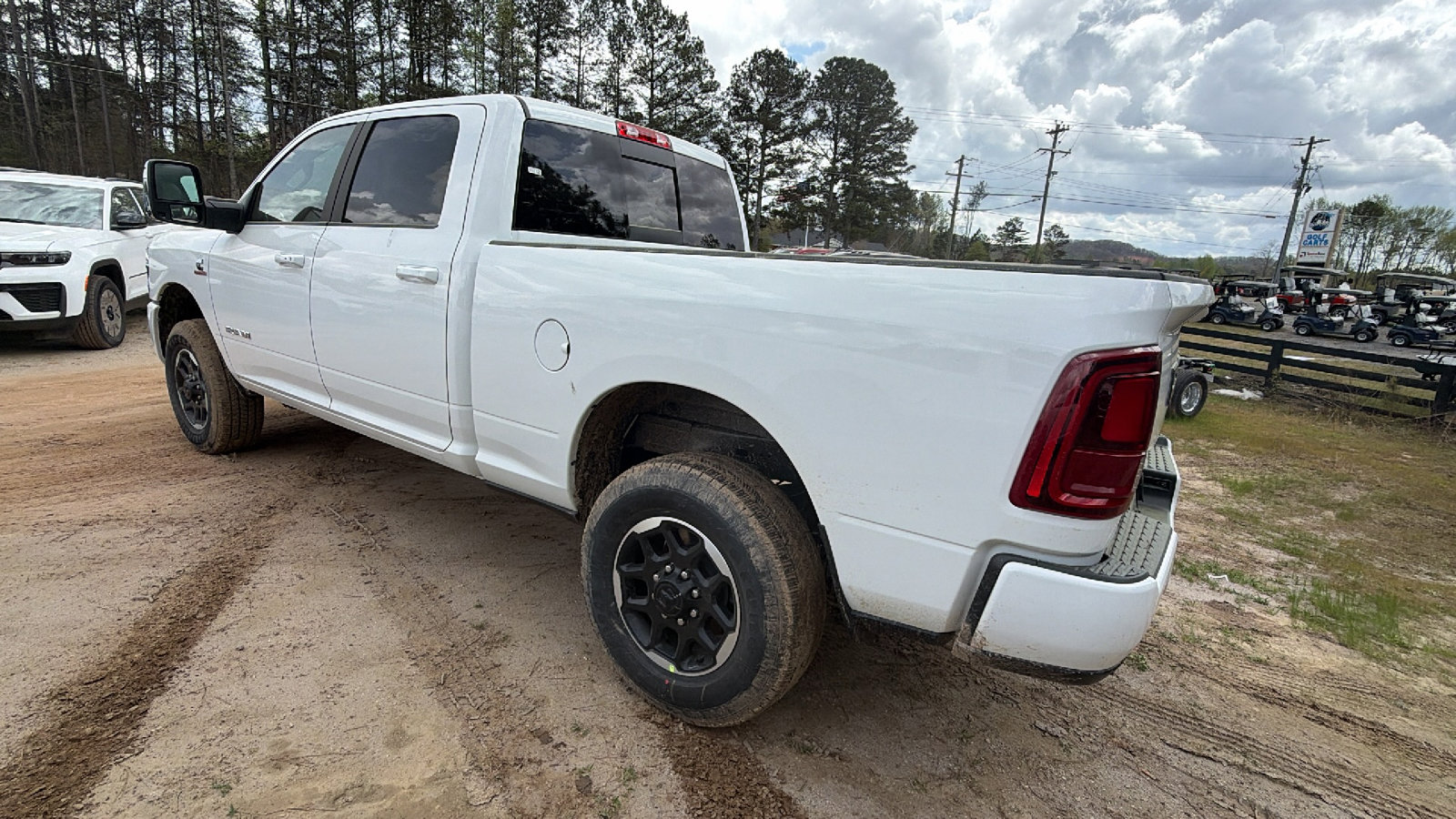 New 2026 RAM 2500 Laramie AWD/4WD image 10