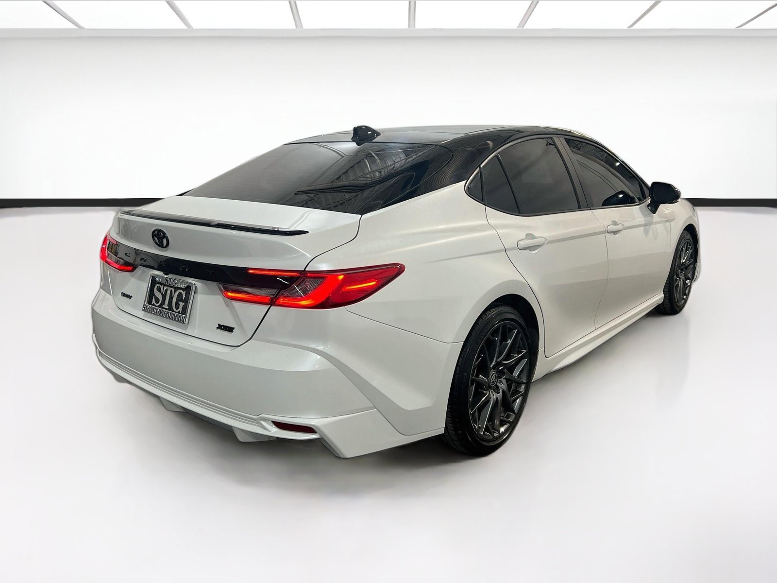 Used 2025 Toyota Camry XSE w/ Premium Package FWD image 4