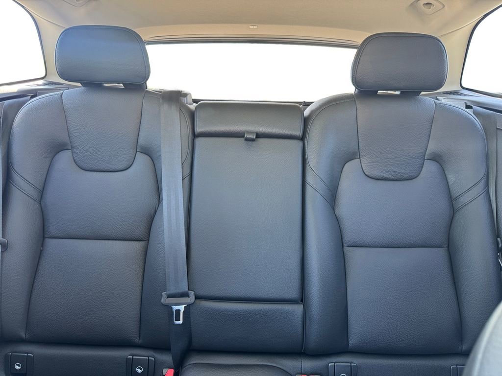 Certified 2024 Volvo XC60 B5 Plus w/ Protection Package Premier AWD/4WD image 24
