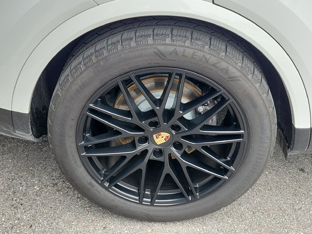 Certified 2026 Porsche Cayenne AWD/4WD image 14