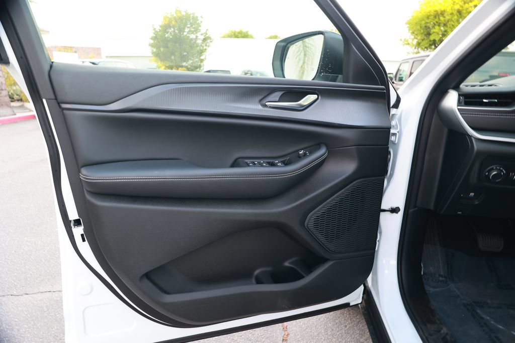 New 2026 Jeep Grand Cherokee Laredo RWD image 13