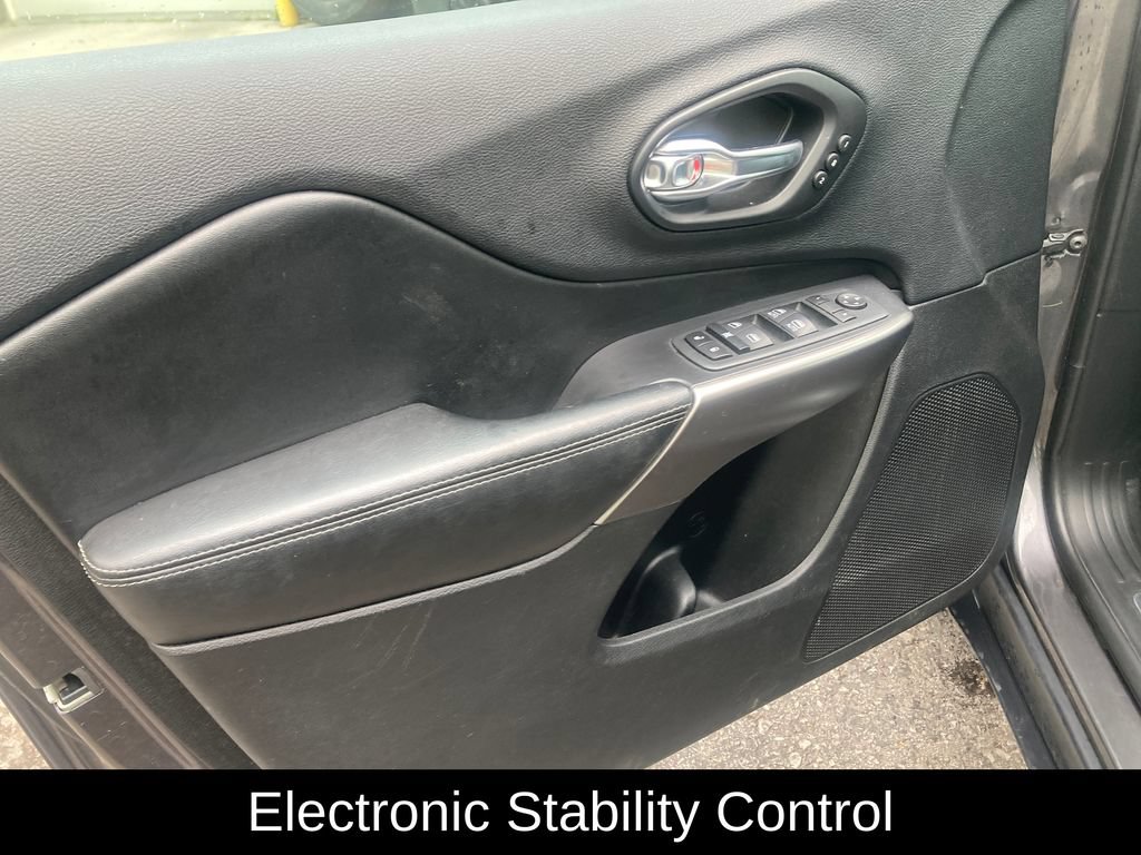 Used 2020 Jeep Cherokee Limited AWD/4WD image 13