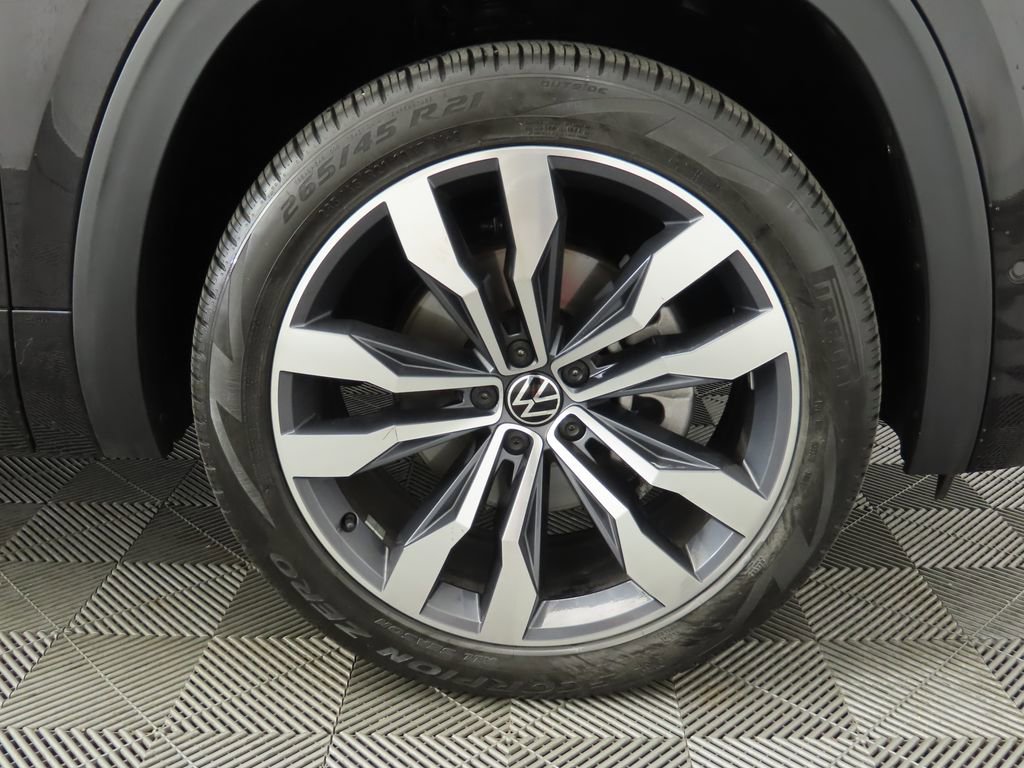 Used 2023 Volkswagen Atlas Cross Sport SEL Premium R-Line image 33