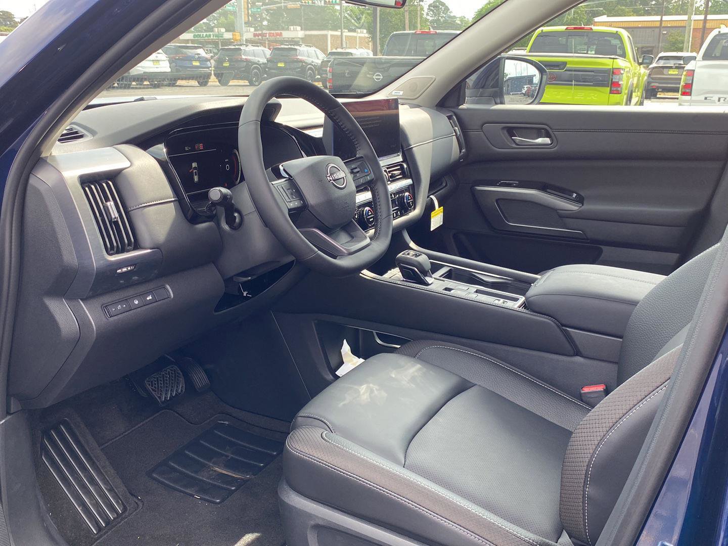 New 2026 Nissan Pathfinder SL w/ SL Premium Package (P04) FWD image 14