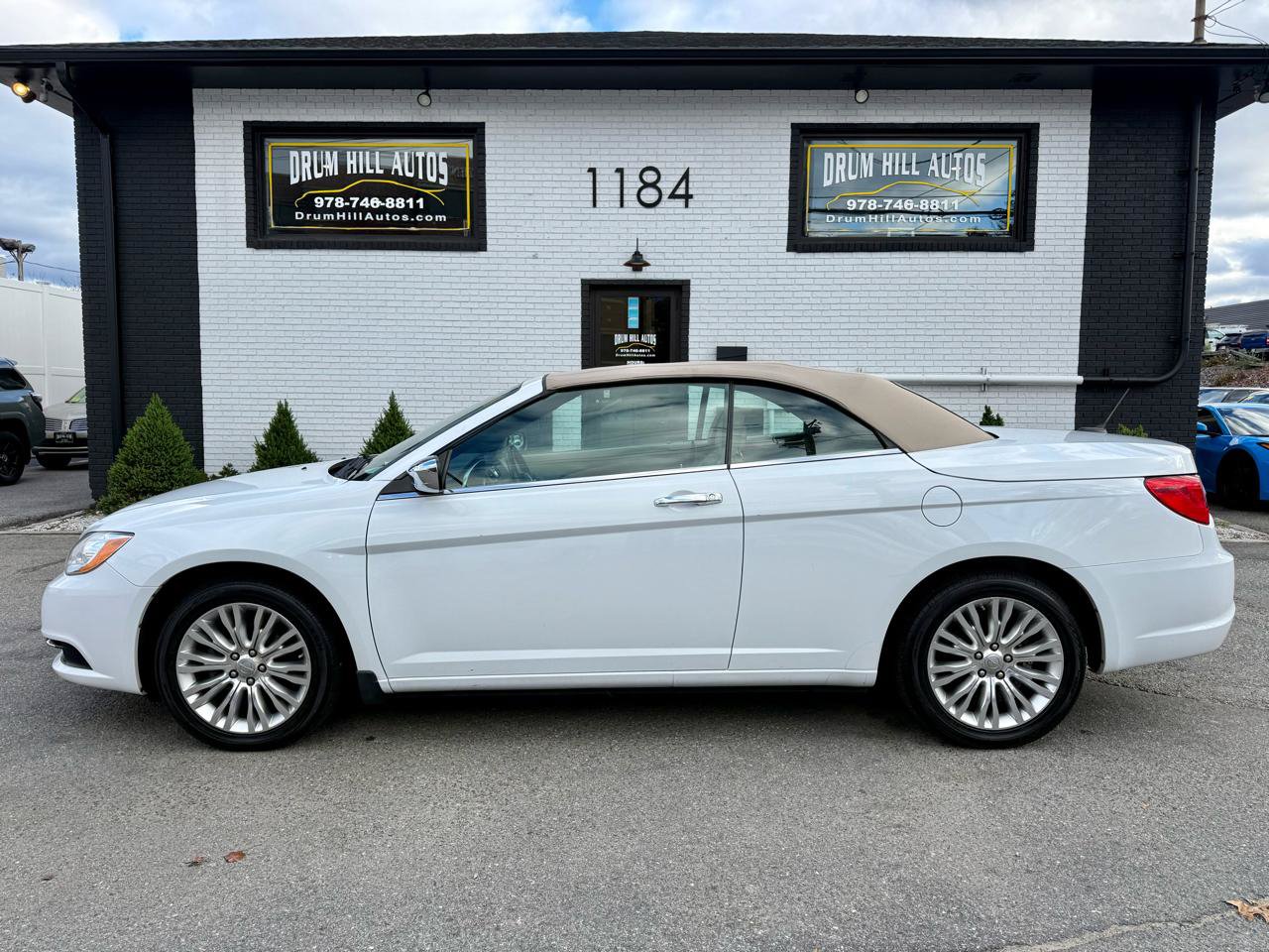 Used 2011 Chrysler 200 Limited FWD image 5