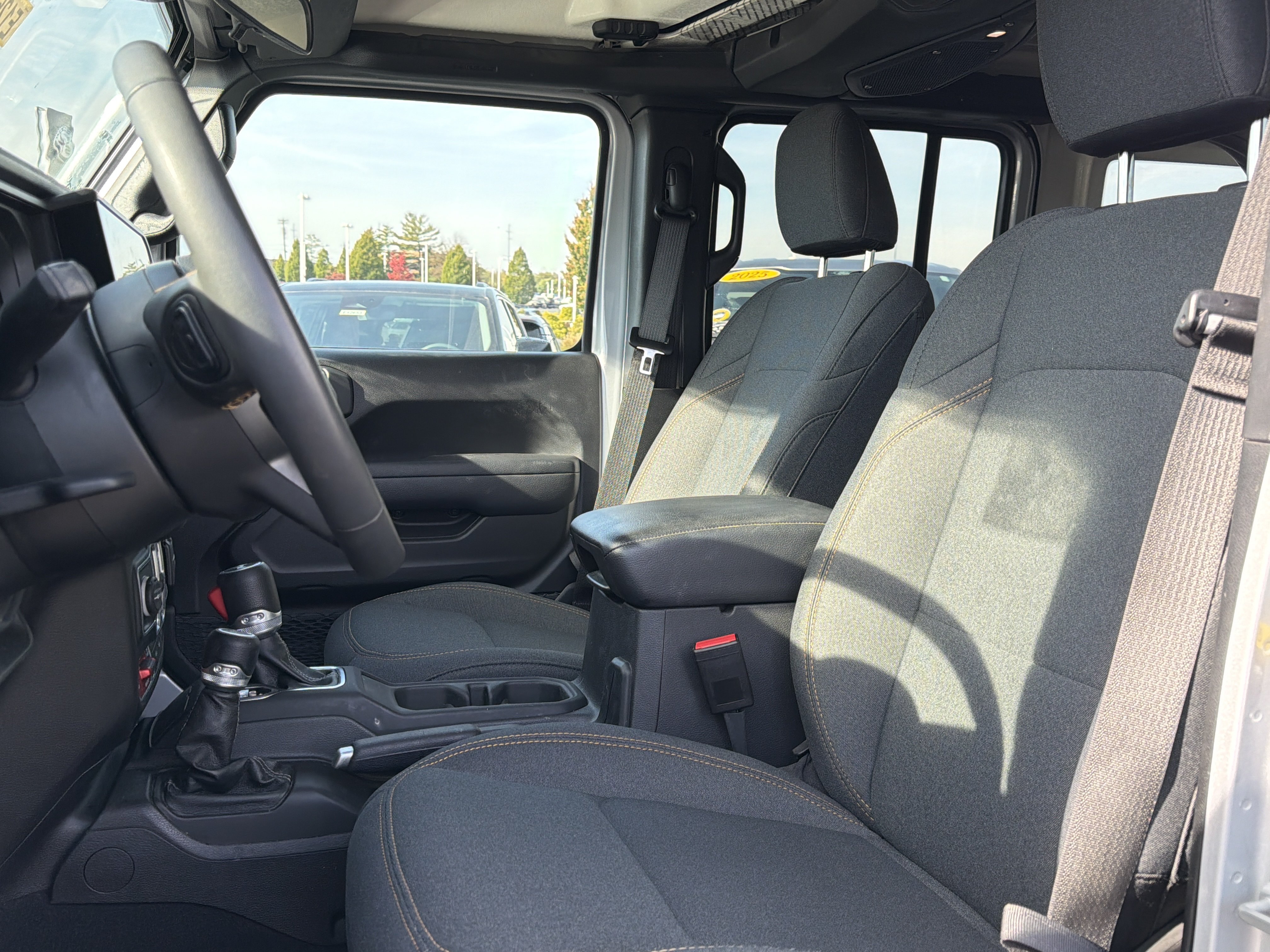 Used 2024 Jeep Wrangler Unlimited AWD/4WD image 12
