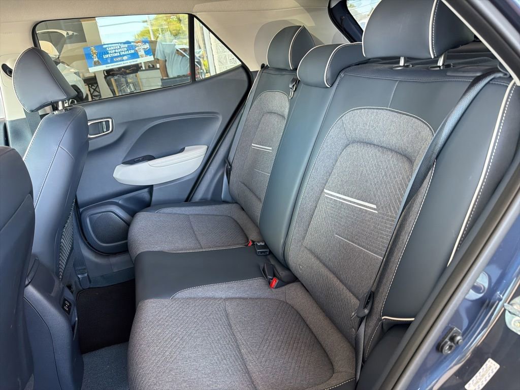 Used 2024 Hyundai Venue Limited FWD image 14