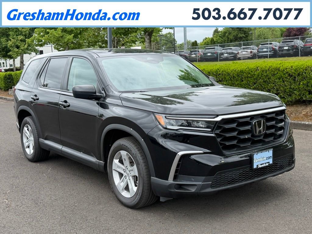 Used 2023 Honda Pilot LX image 1
