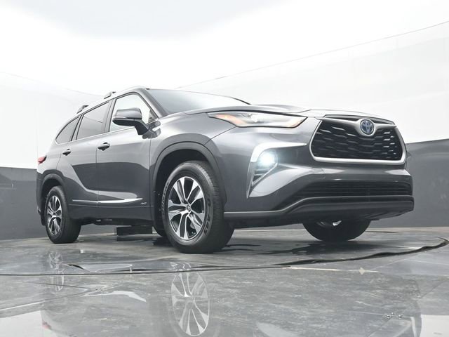 Used 2023 Toyota Highlander XLE AWD/4WD image 28