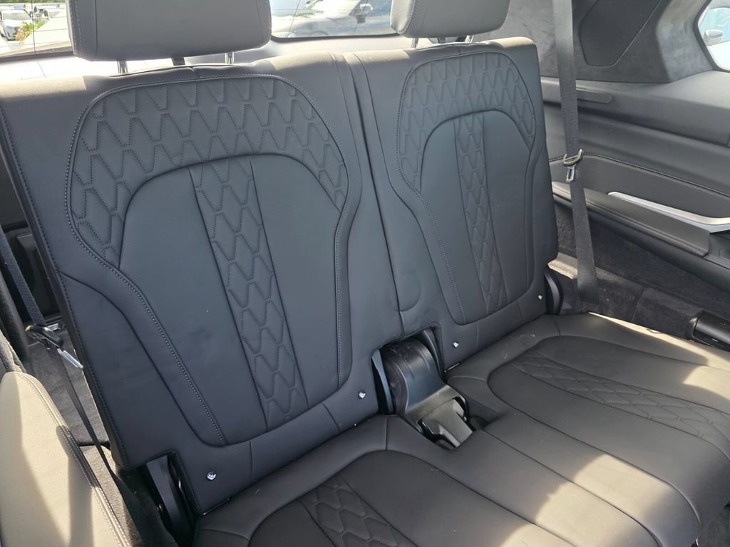 Certified 2024 BMW X7 M60i w/ Executive Package AWD/4WD image 28