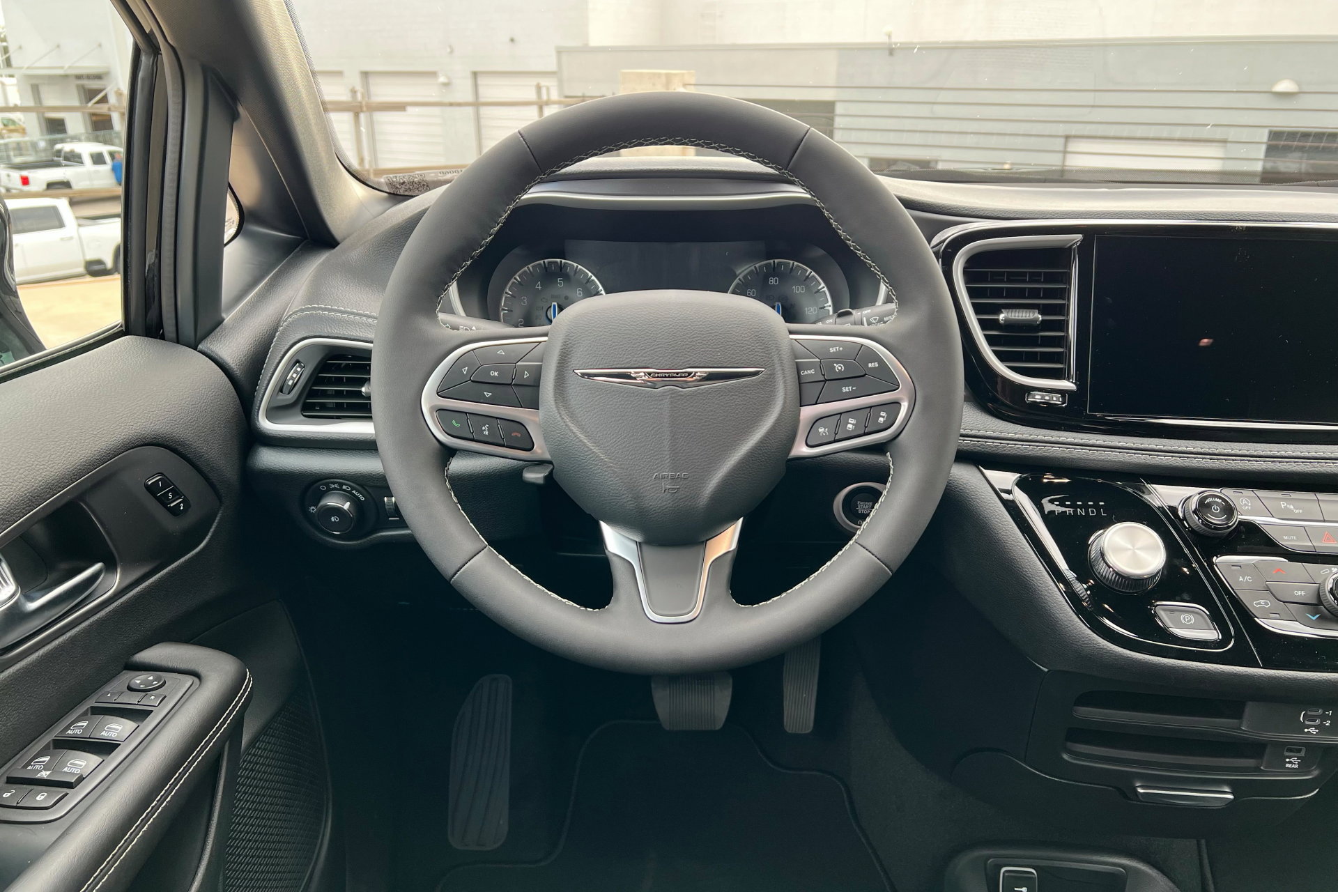 New 2026 Chrysler Pacifica Select FWD image 12