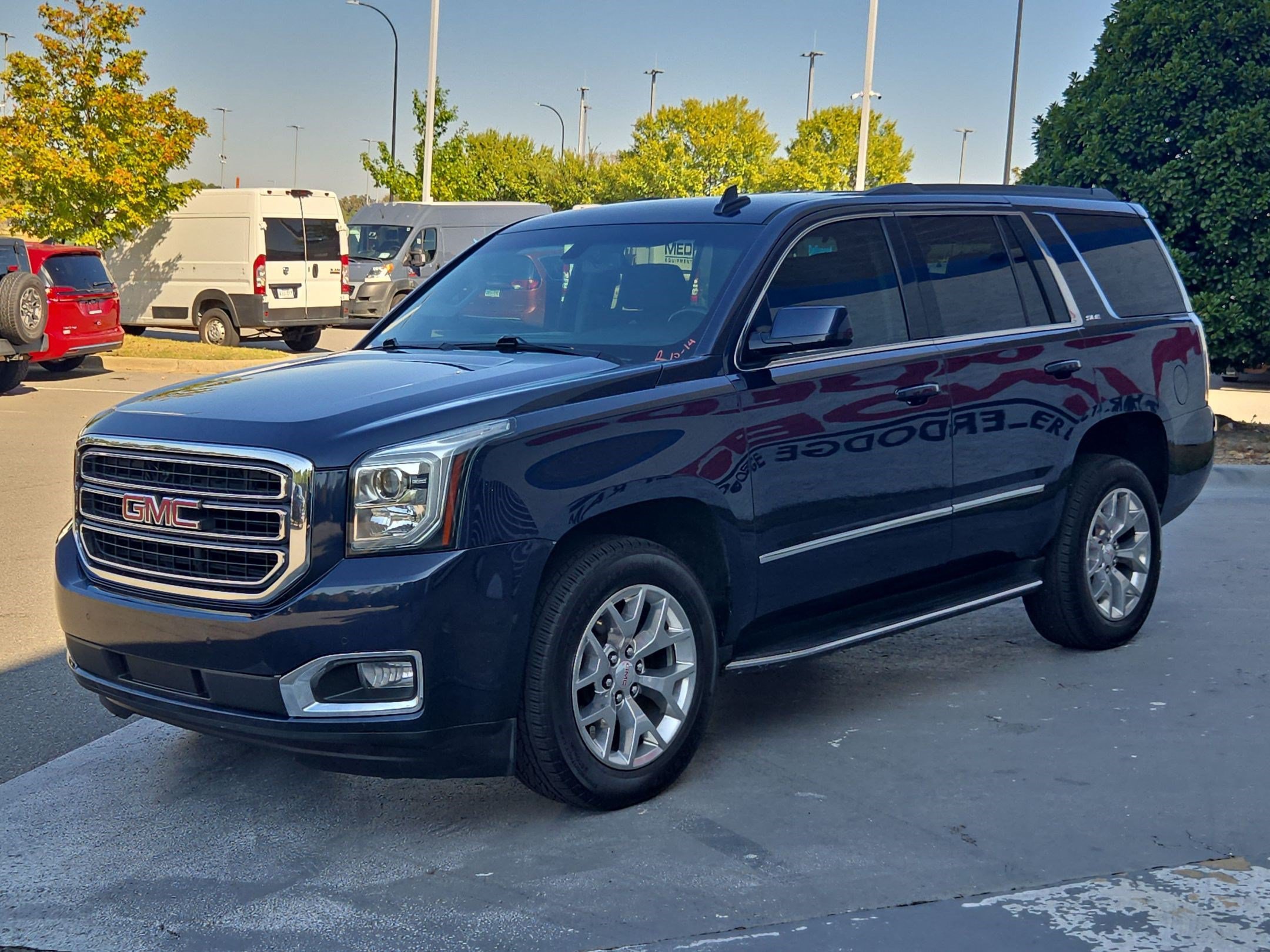 Used 2019 GMC Yukon SLE w/ SLE Value Package AWD/4WD image 3