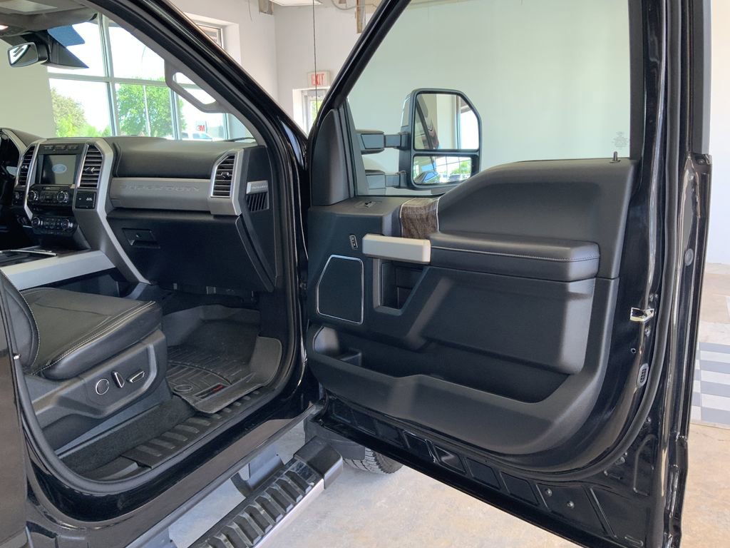 Used 2017 Ford F350 Lariat w/ Lariat Ultimate Package AWD/4WD image 31