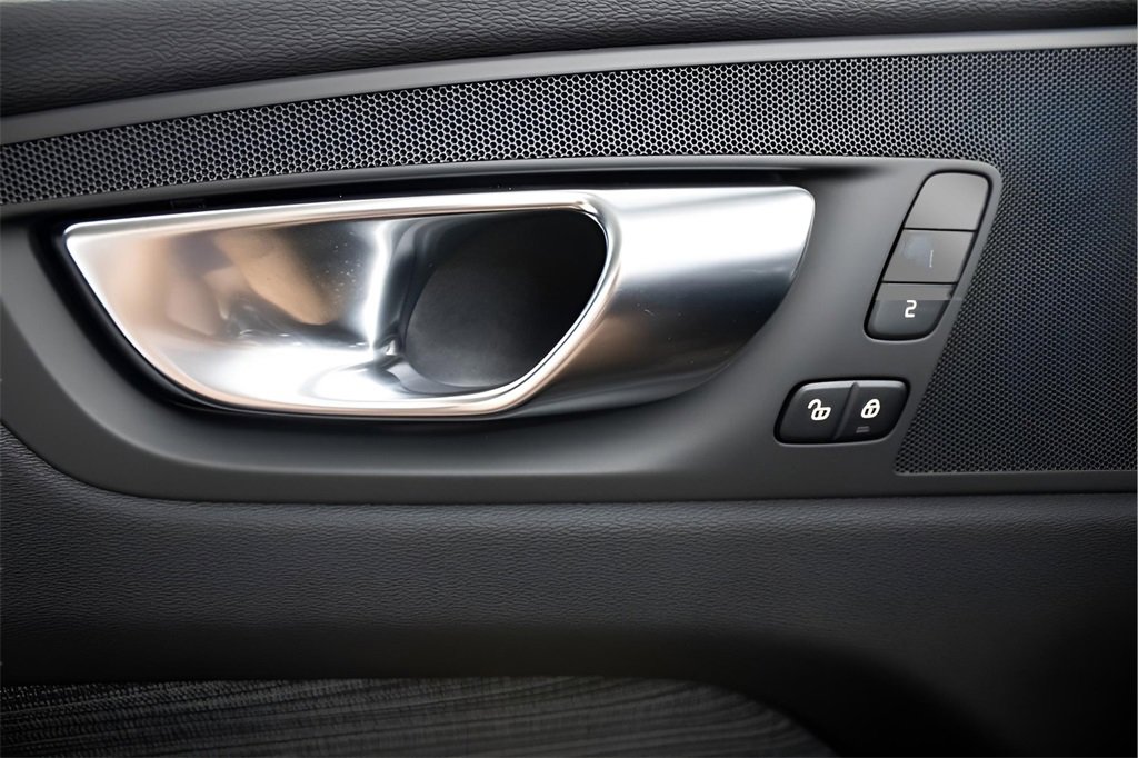 Certified 2025 Volvo XC60 B5 Core w/ Protection Package Premier image 20