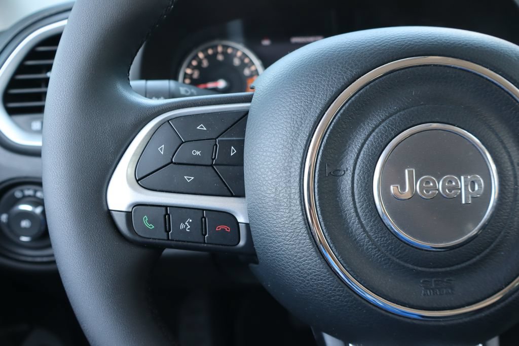 Used 2021 Jeep Renegade Latitude AWD/4WD image 7