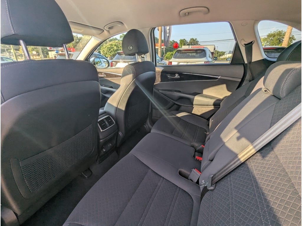 Used 2018 Kia Sorento FWD image 13