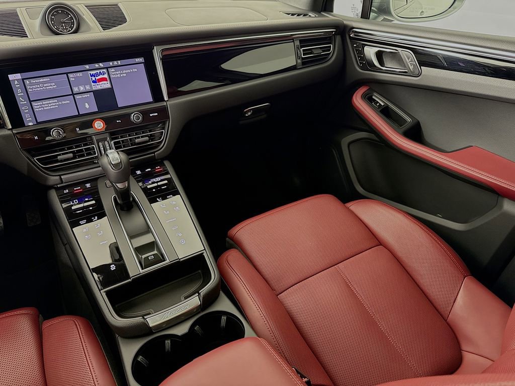 Certified 2025 Porsche Macan image 26