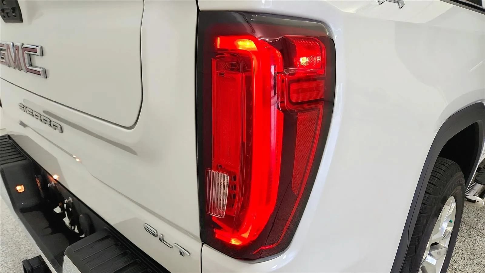 Used 2020 GMC Sierra 1500 SLT w/ SLT Convenience Package AWD/4WD image 15
