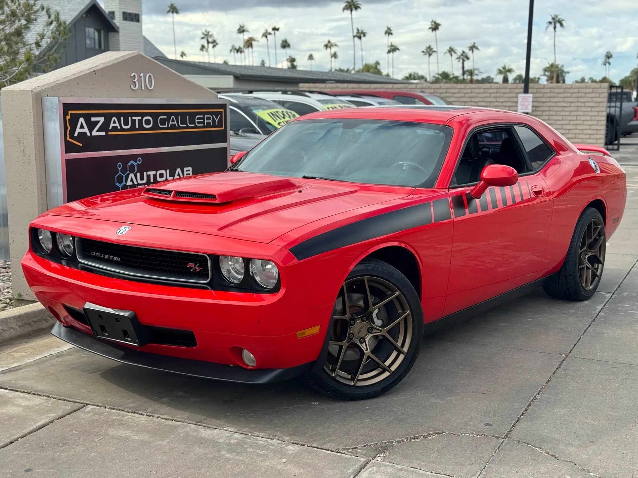 Used 2010 Dodge Challenger R/T image 1