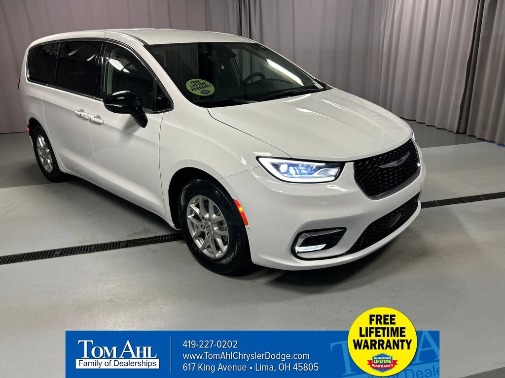 Used 2024 Chrysler Pacifica Touring-L w/ Uconnect Theater Family Group FWD 360° Tour