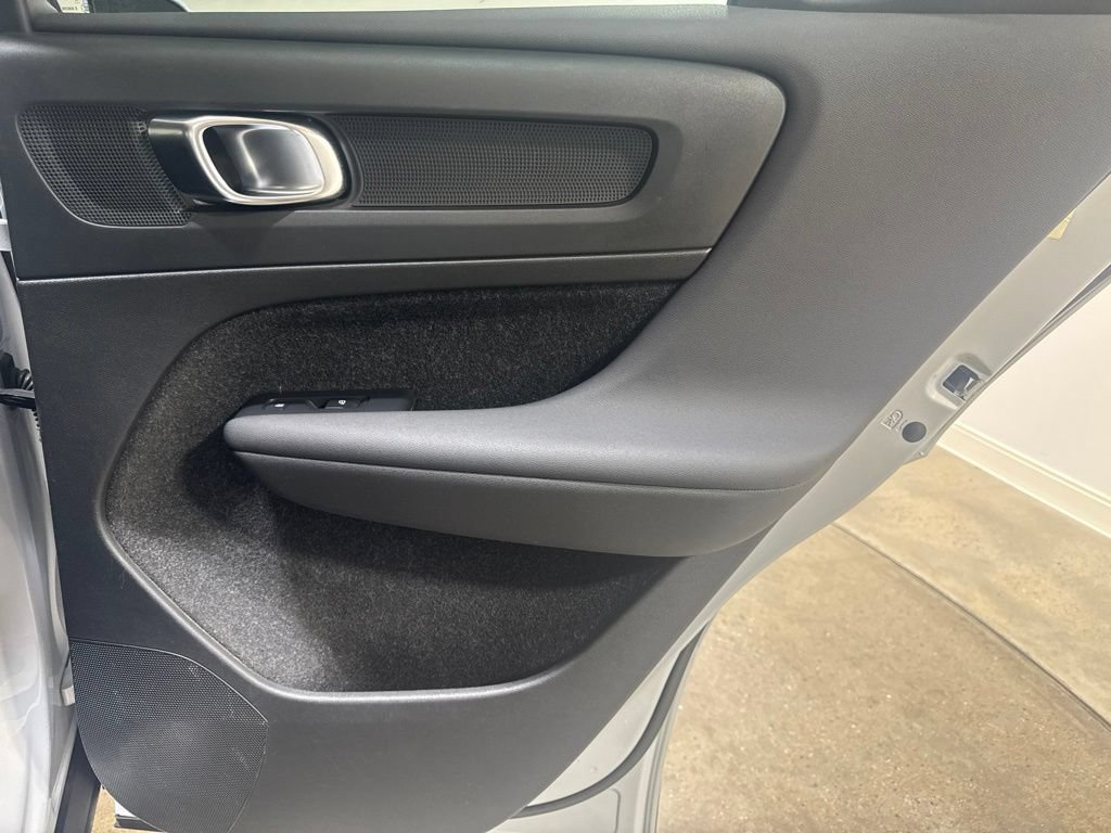 Used 2020 Volvo XC40 T5 Momentum AWD/4WD image 22