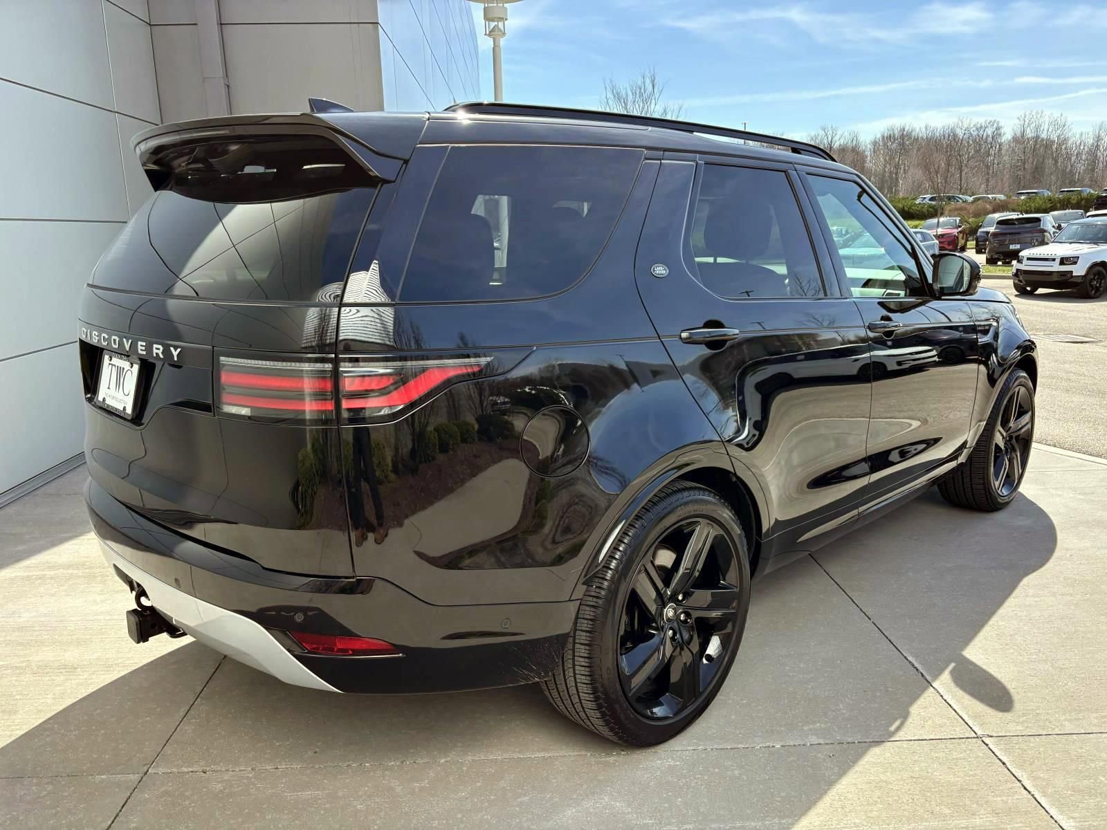 Used 2025 Land Rover Discovery Metropolitan Edition AWD/4WD image 5