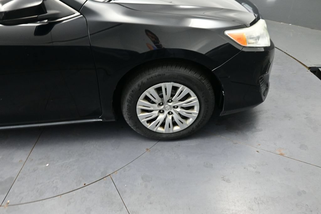 Used 2014 Toyota Camry LE FWD image 19