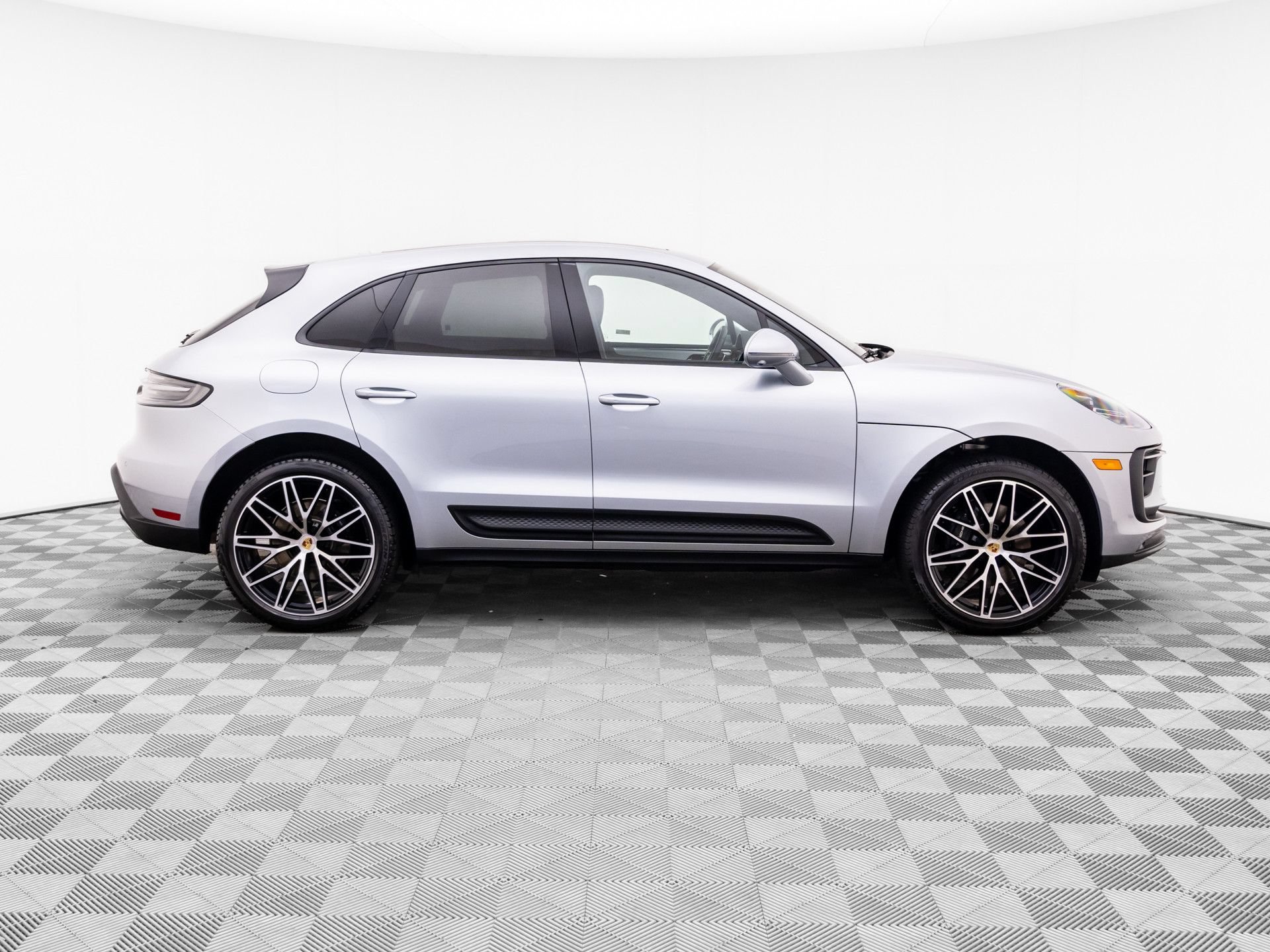 Certified 2026 Porsche Macan AWD/4WD image 7