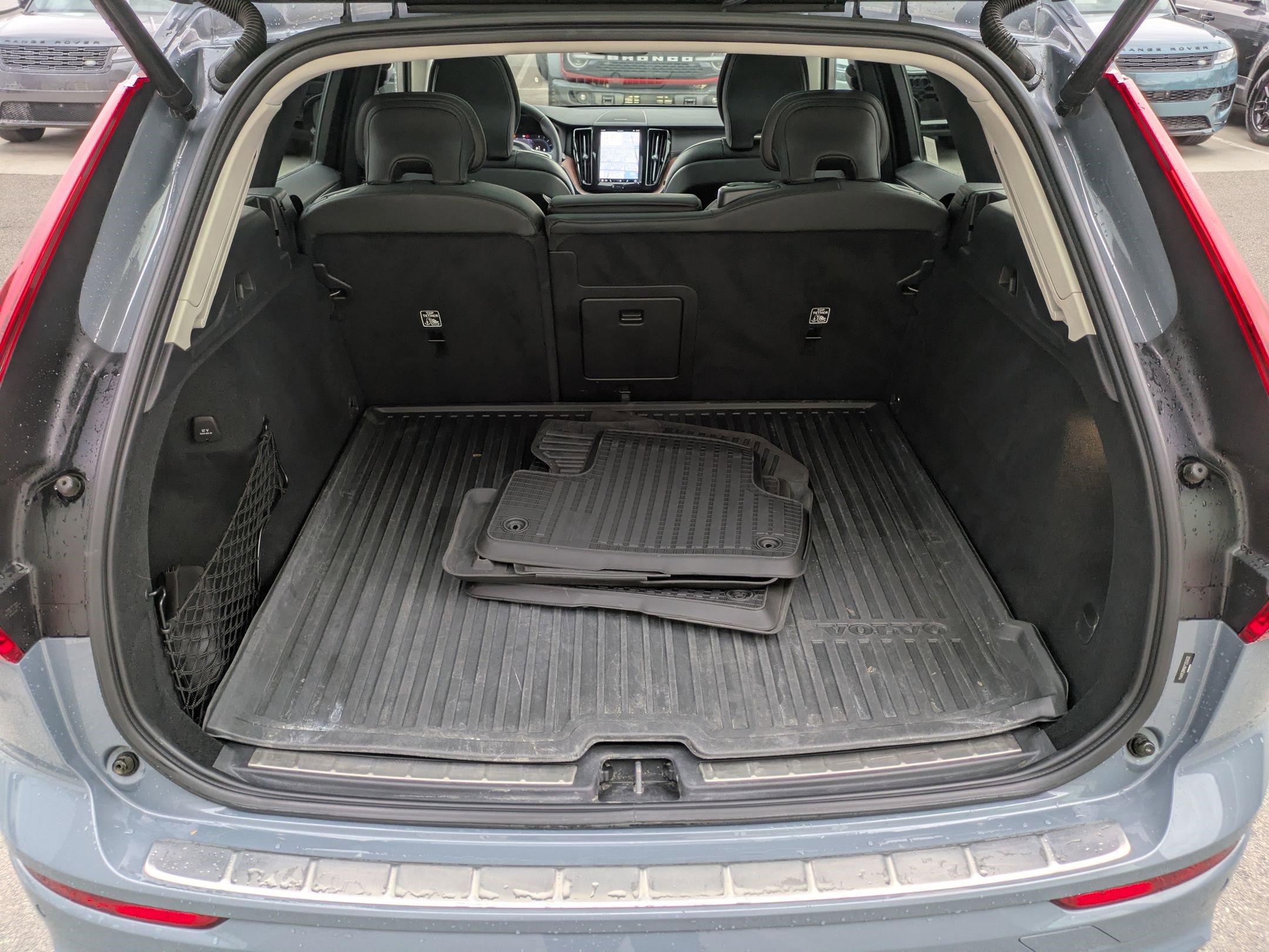 Certified 2023 Volvo XC60 B6 Ultimate w/ Protection Package Premier image 31