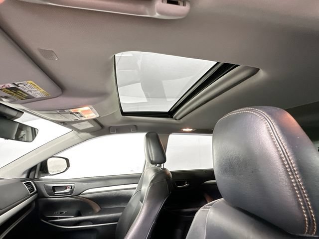 Used 2019 Toyota Highlander XLE AWD/4WD image 17