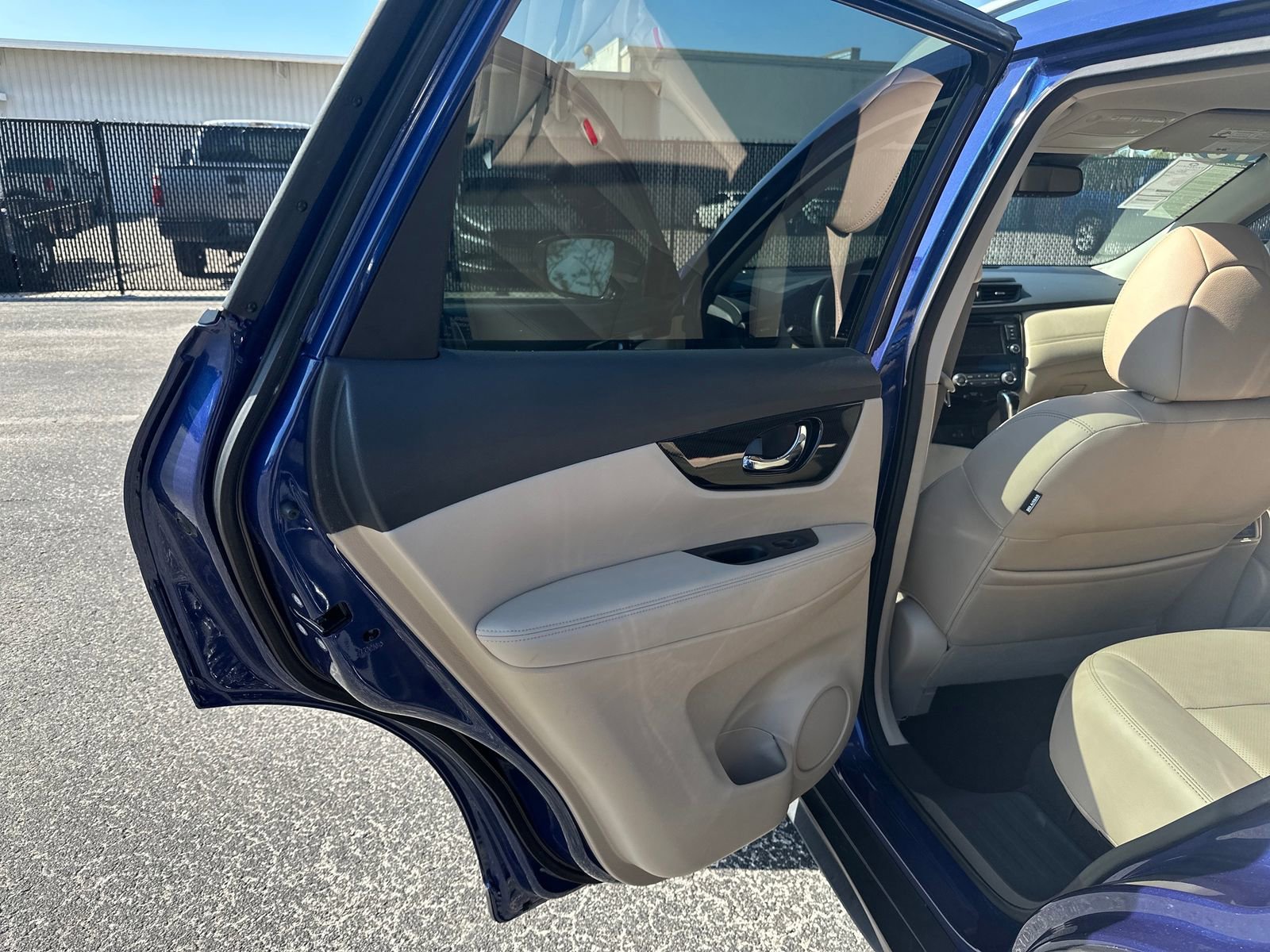 Used 2018 Nissan Rogue SL image 26