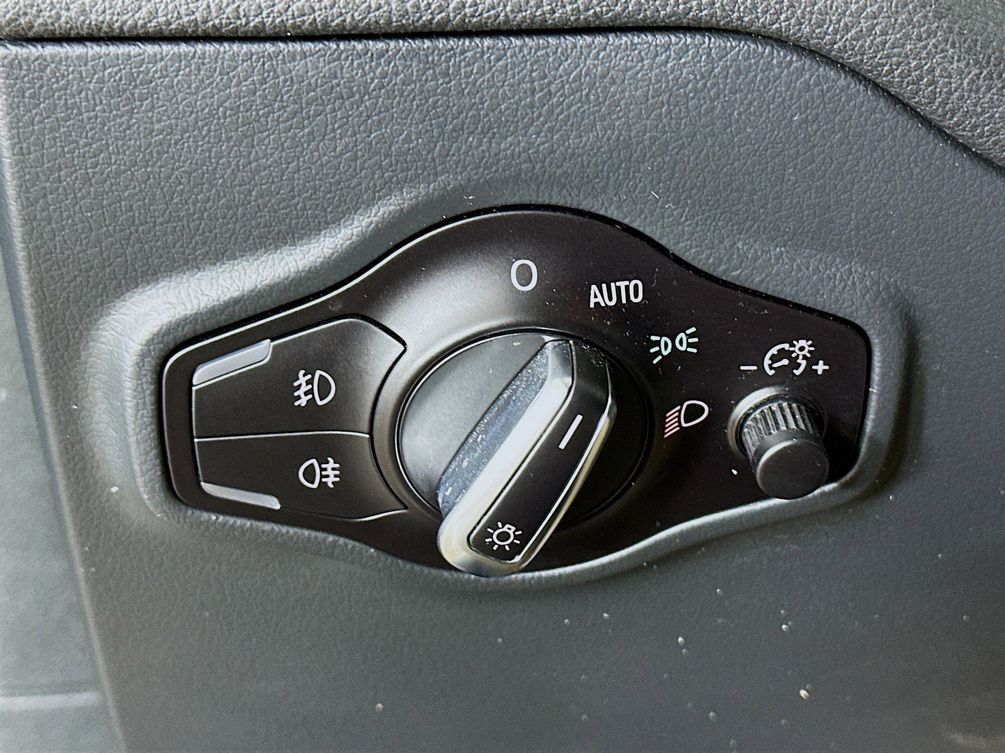 Used 2017 Audi Q5 2.0T Premium Plus w/ Technology Package image 17