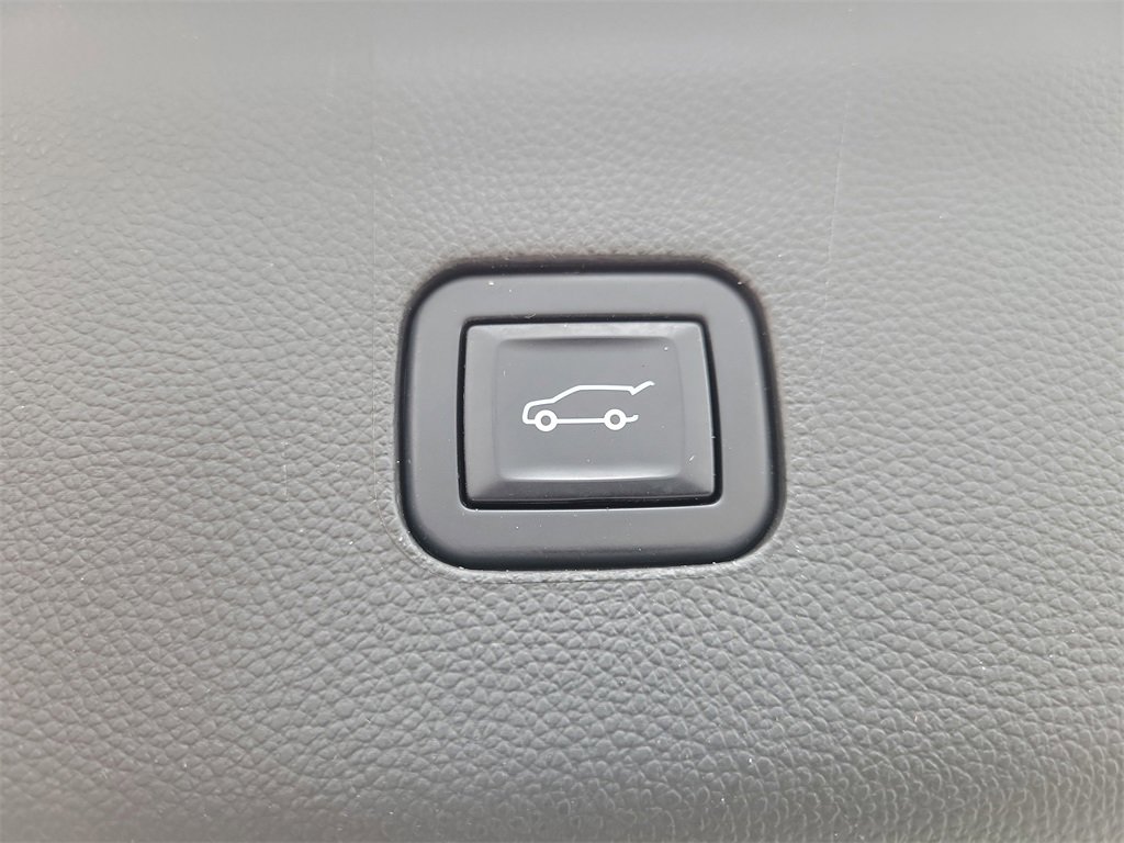 Used 2021 Buick Enclave Essence w/ Sound and Sites Package image 11