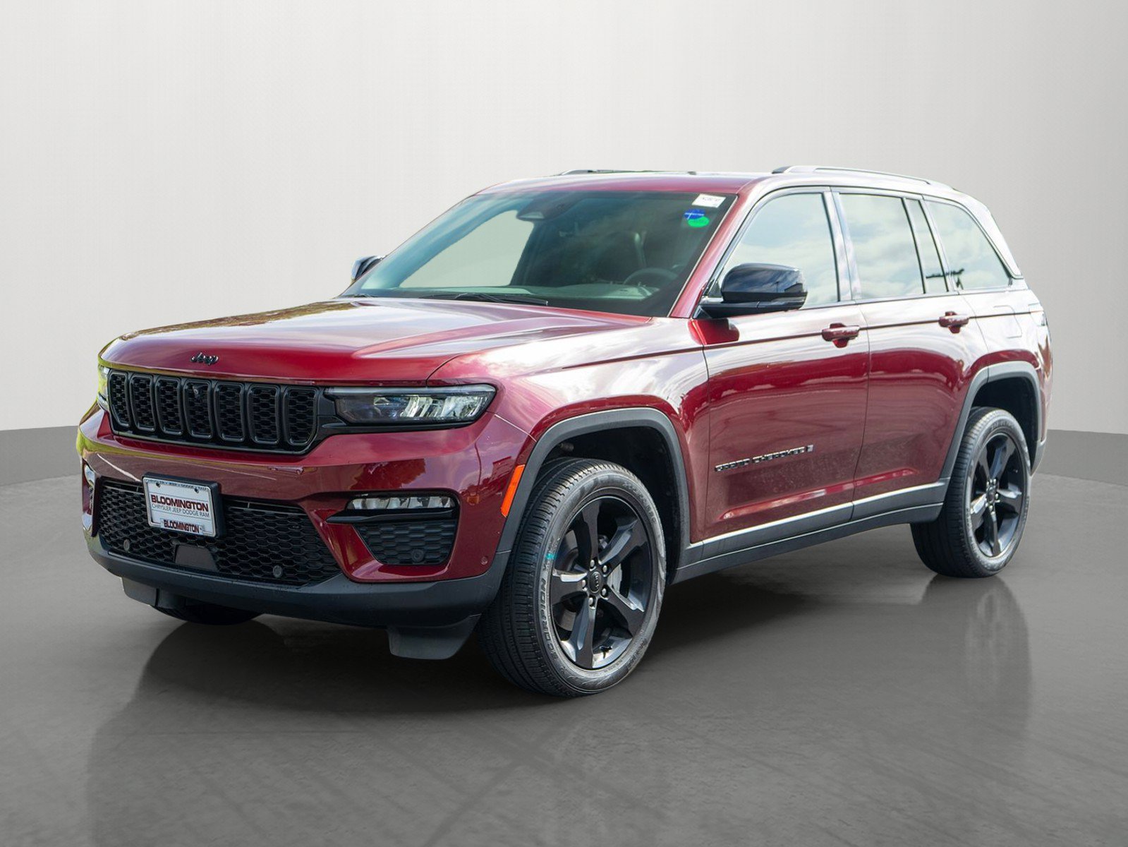 Used 2024 Jeep Grand Cherokee Limited w/ Luxury Tech Group II AWD/4WD image 3