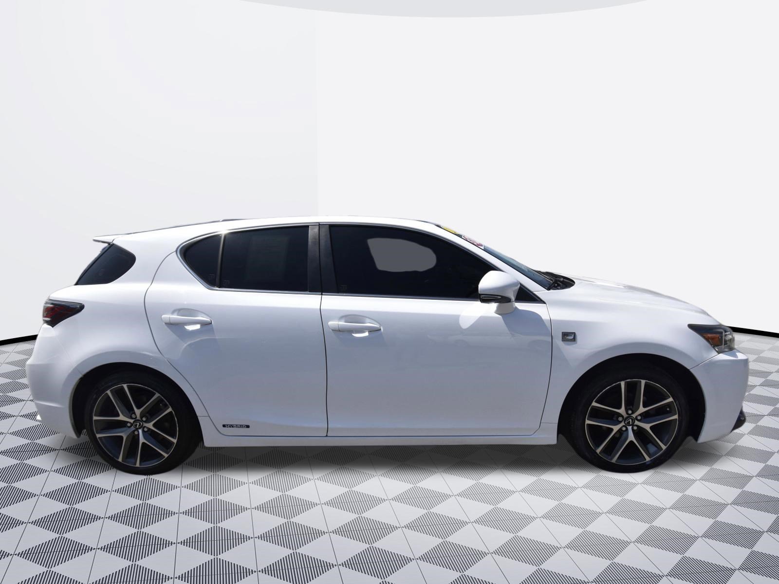 Used 2015 Lexus CT 200h w/ F Sport w/Nuluxe Interior FWD image 5