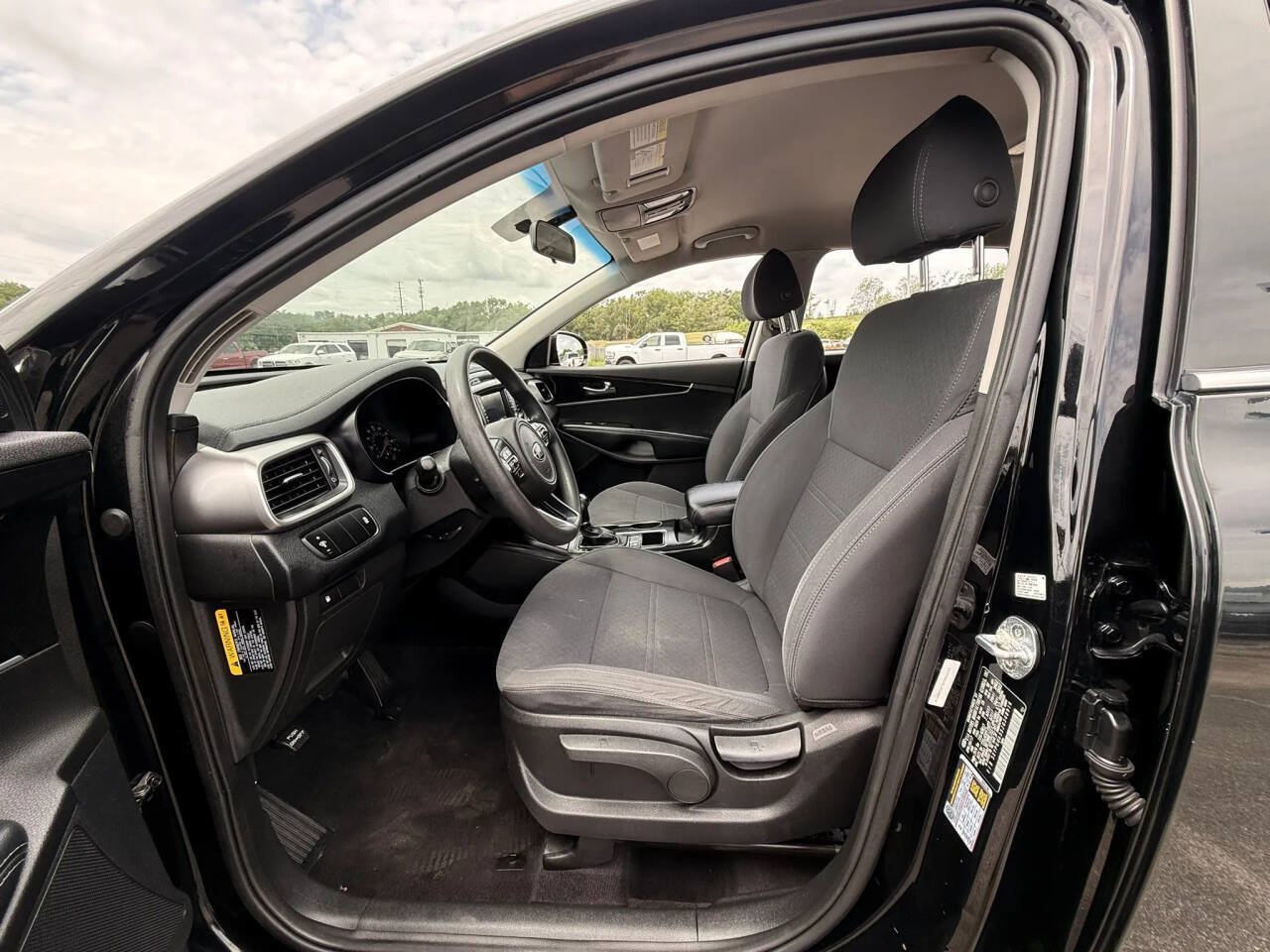 Used 2018 Kia Sorento FWD image 16